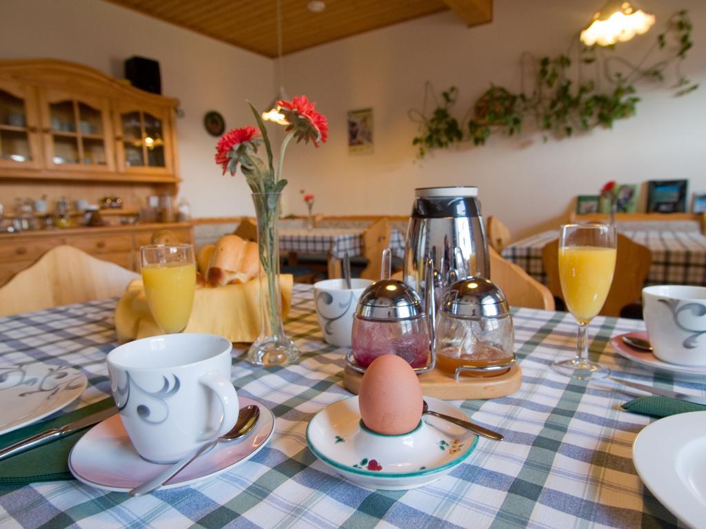 Weingut Schwarzl Bed & Breakfast Ratsch an der Weinstrasse Exterior photo