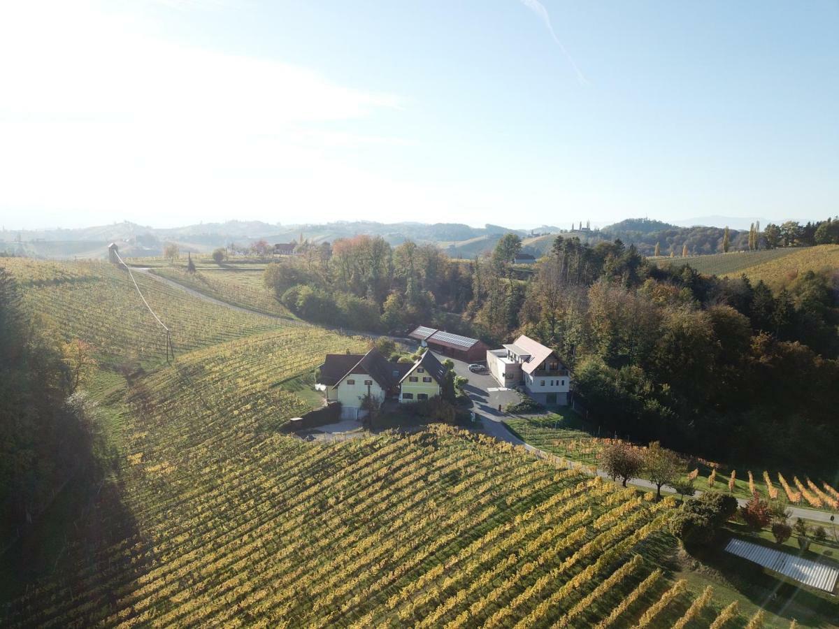 Weingut Schwarzl Bed & Breakfast Ratsch an der Weinstrasse Exterior photo
